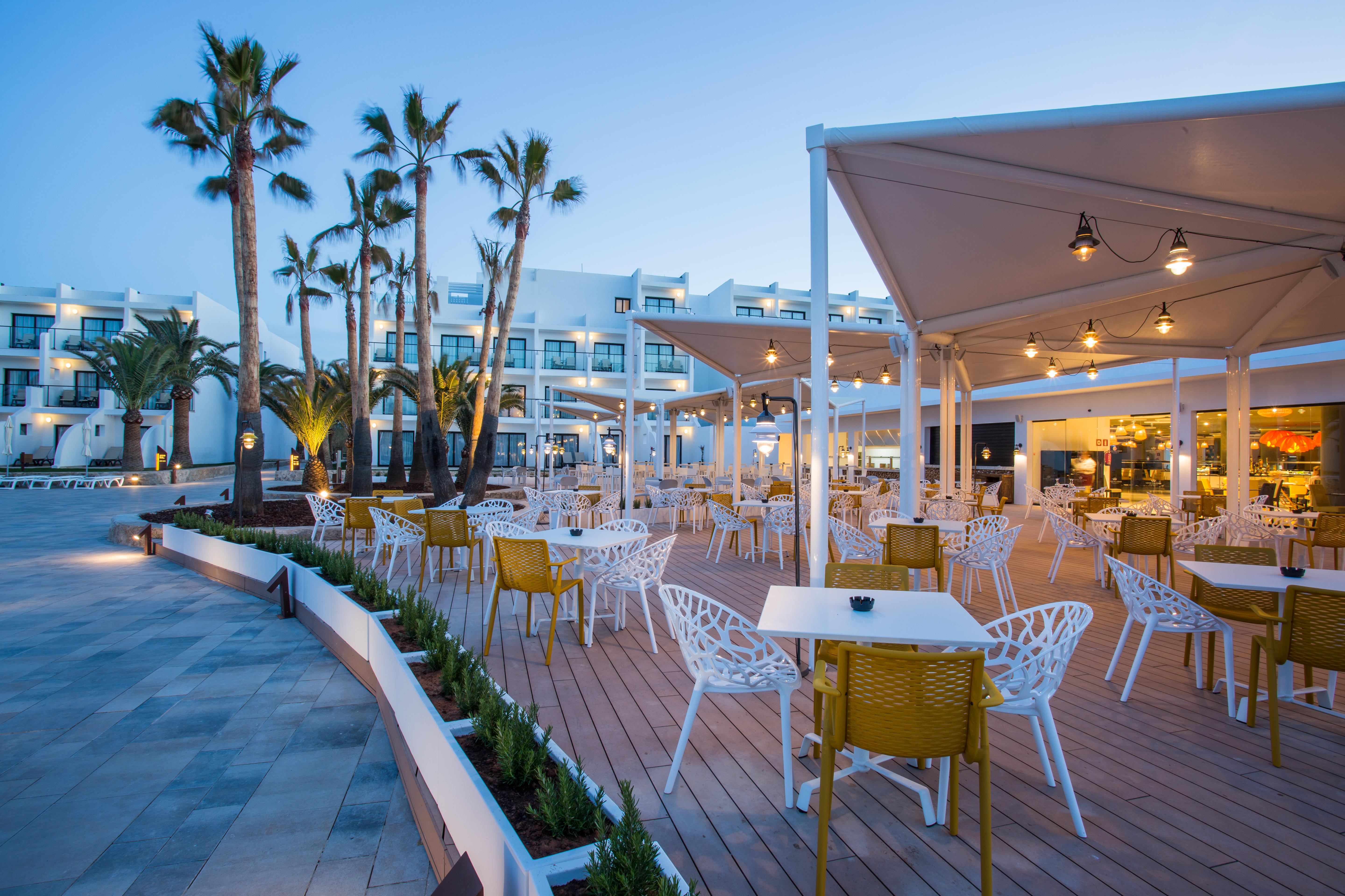 Grand Palladium White Island Resort & Spa Playa d'en Bossa Exteriör bild